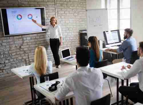 Schulung_AdobeStock_254209303-scaled-e1605276853975-1