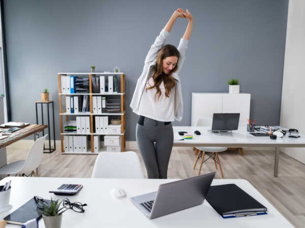 Kurs „Bewegung im Büroalltag" - Tipps von Anna Schmidt 51 Bewegung im Bueroalltag 03 1